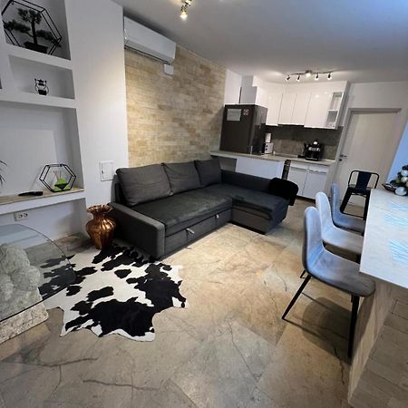 Luxus Cluj Airport Apartments Luaran gambar