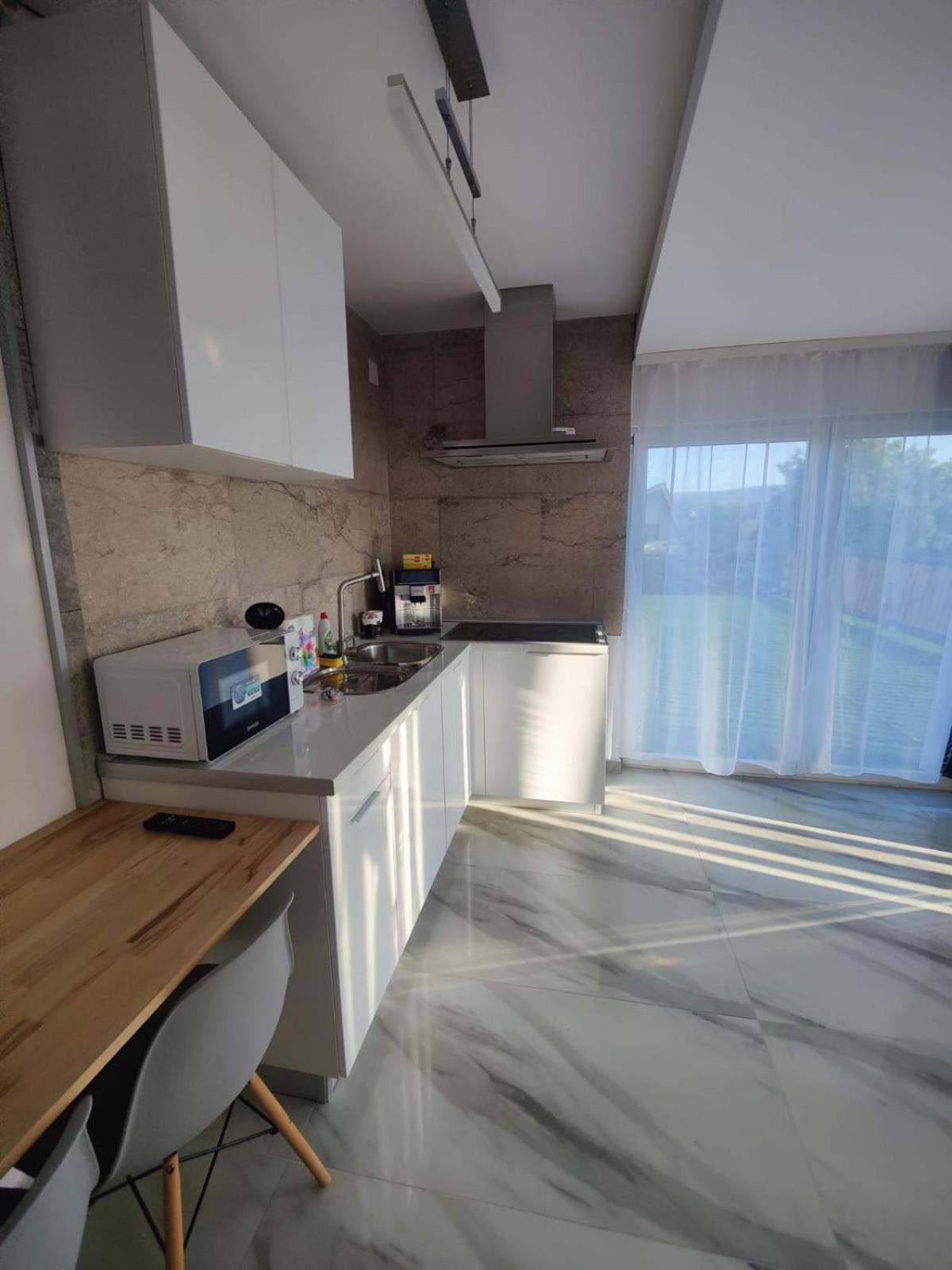 Luxus Cluj Airport Apartments Luaran gambar