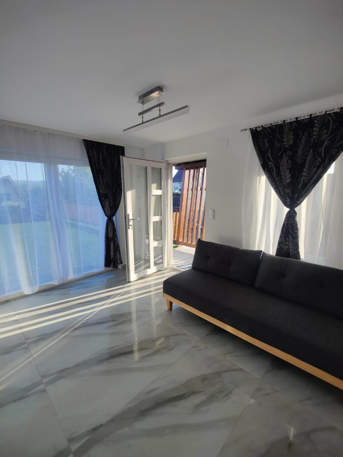Luxus Cluj Airport Apartments Luaran gambar