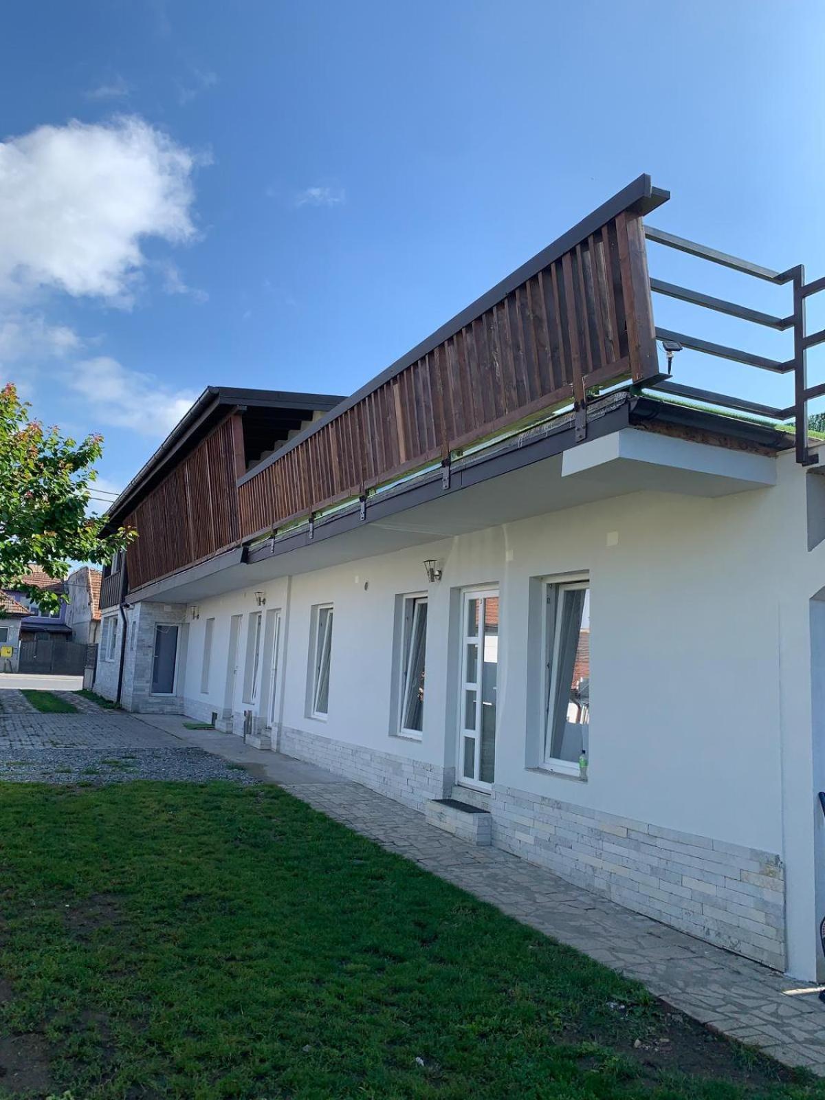 Luxus Cluj Airport Apartments Luaran gambar