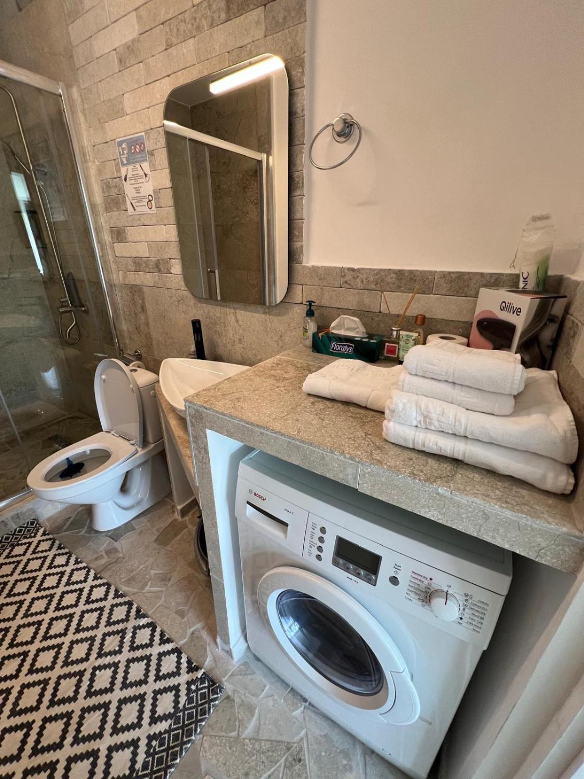 Luxus Cluj Airport Apartments Luaran gambar
