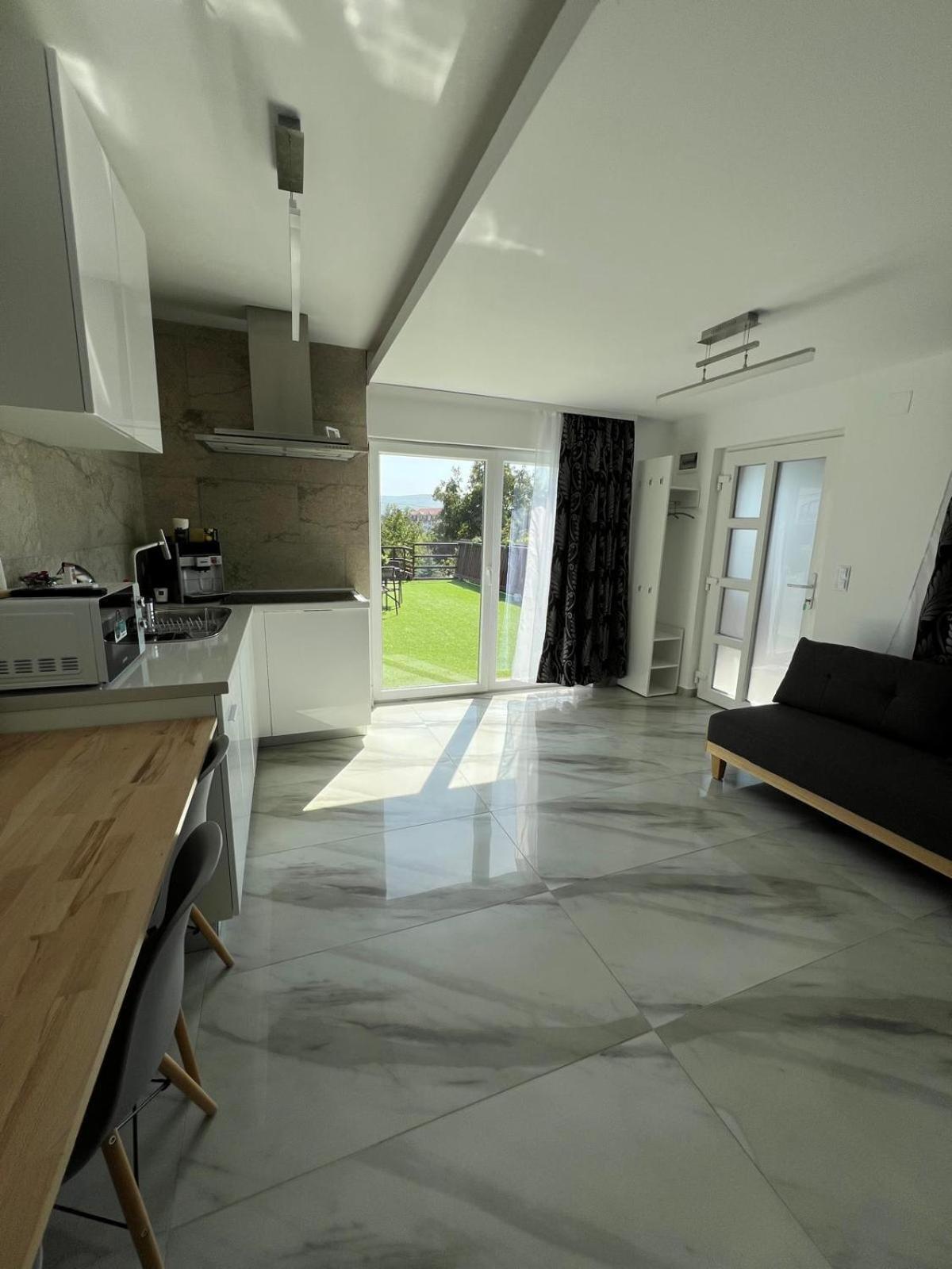 Luxus Cluj Airport Apartments Luaran gambar