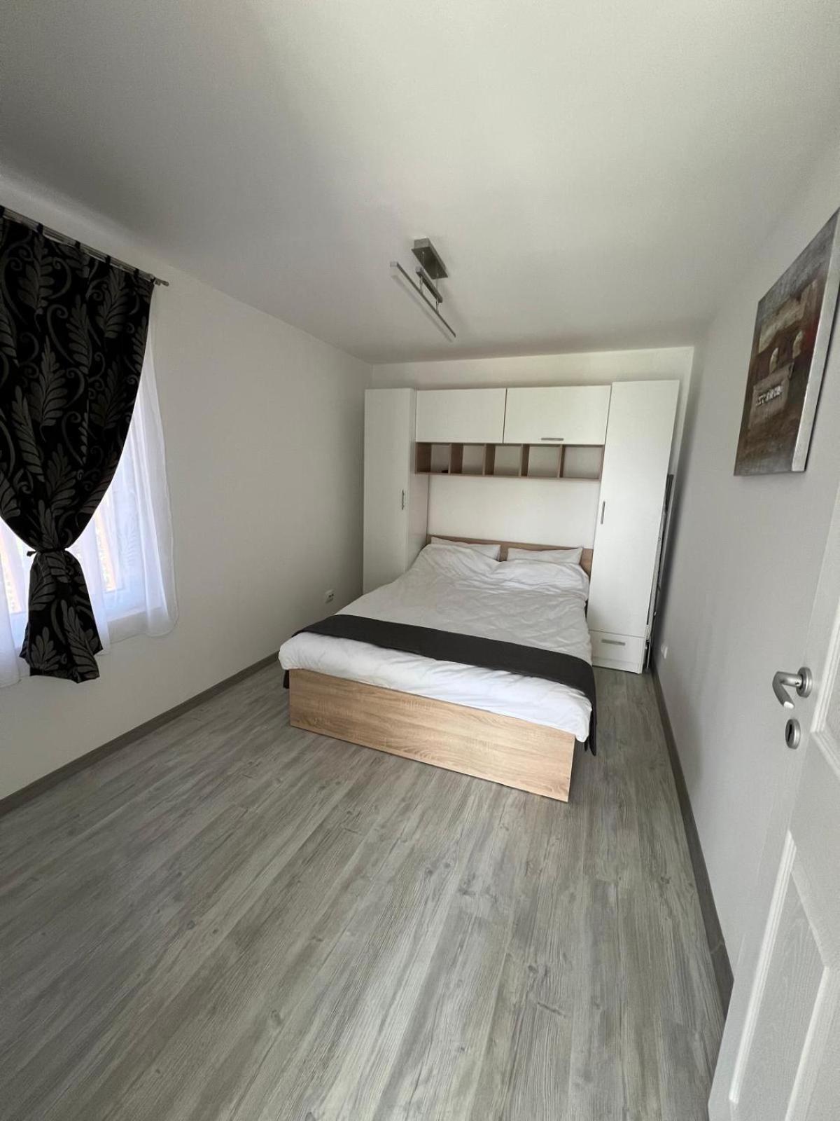 Luxus Cluj Airport Apartments Luaran gambar
