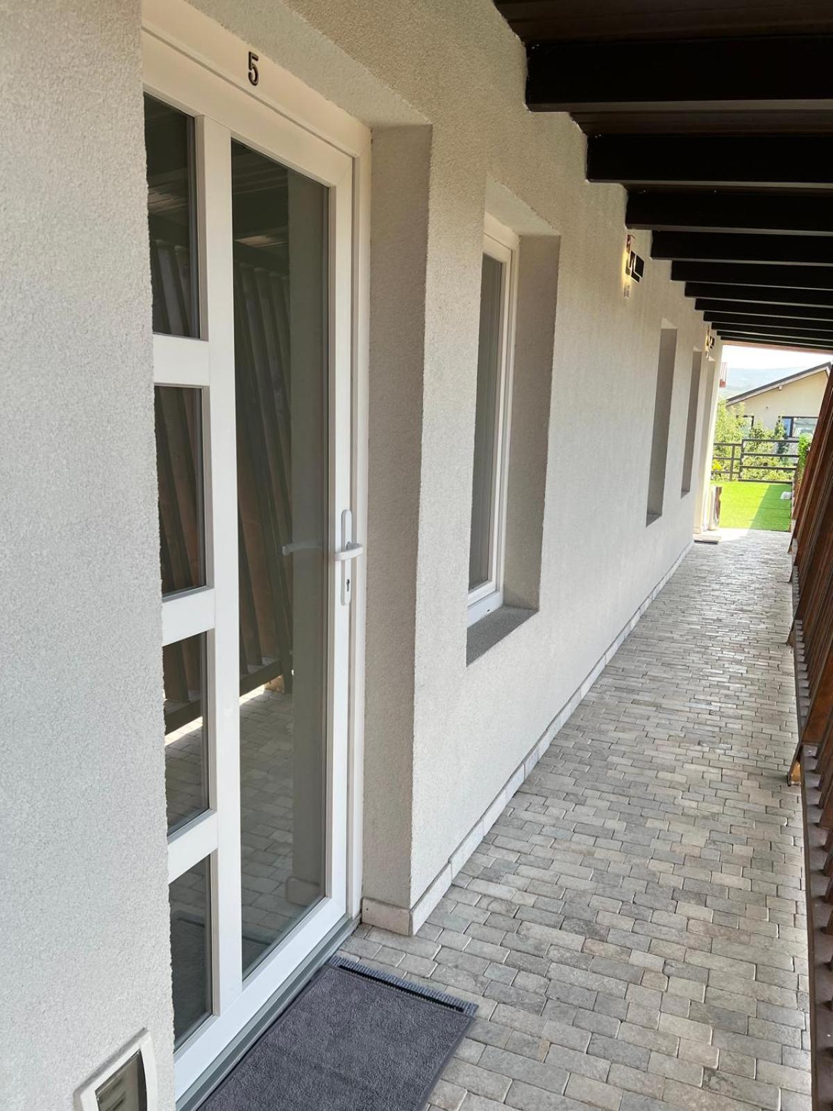 Luxus Cluj Airport Apartments Luaran gambar
