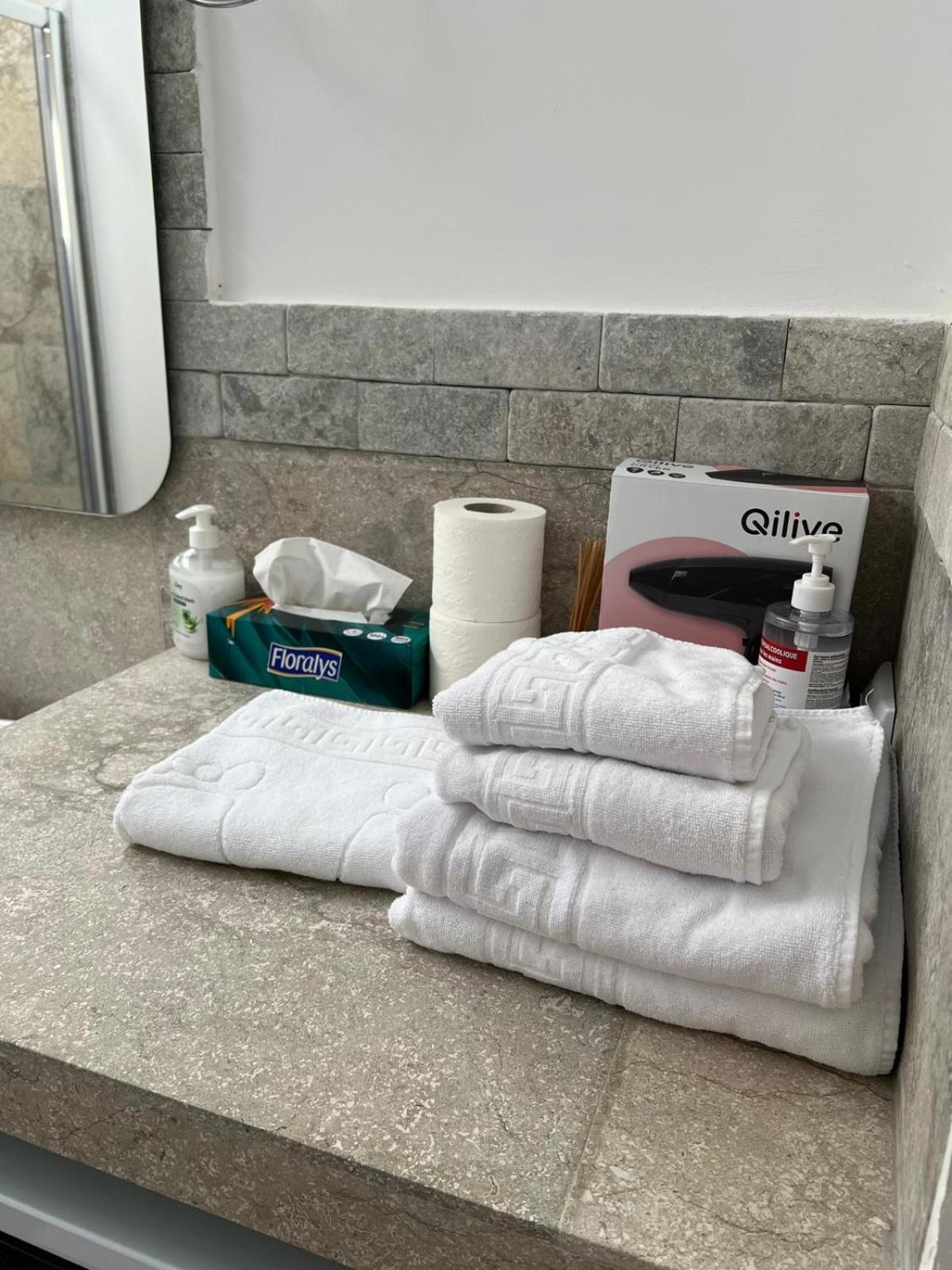 Luxus Cluj Airport Apartments Luaran gambar