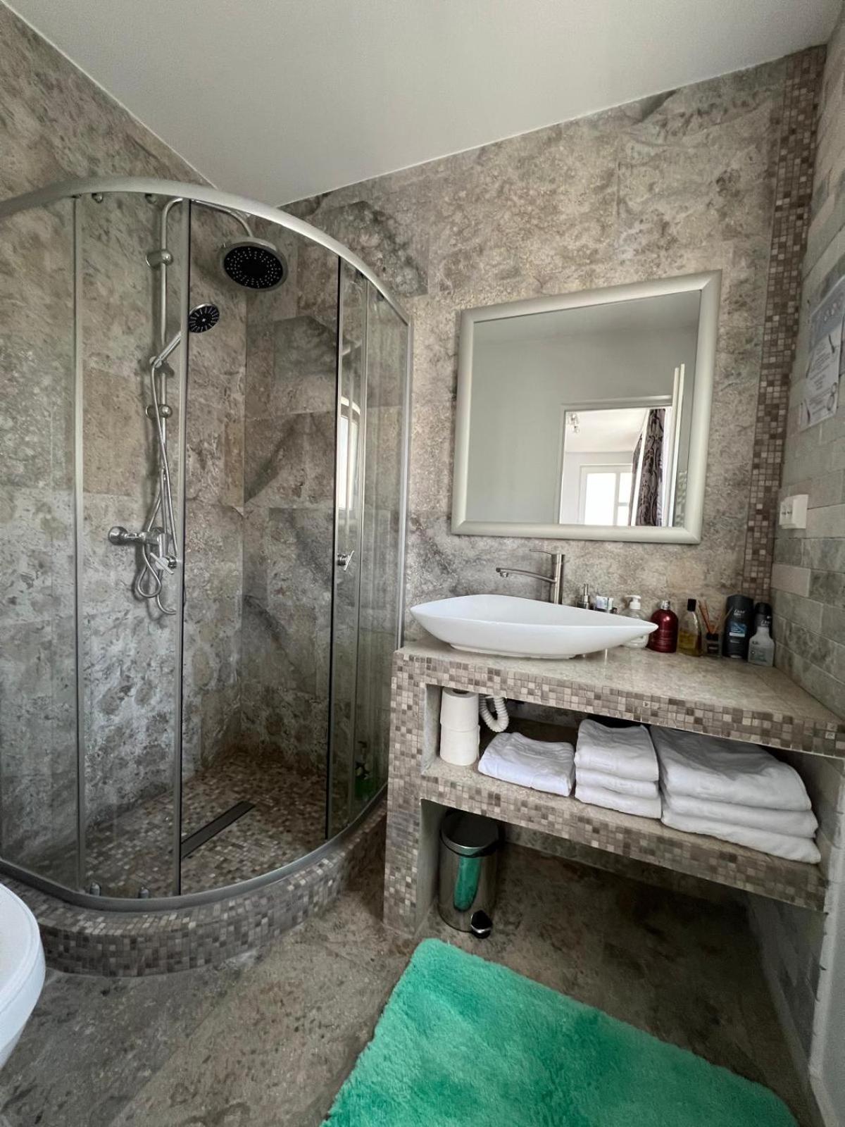 Luxus Cluj Airport Apartments Luaran gambar