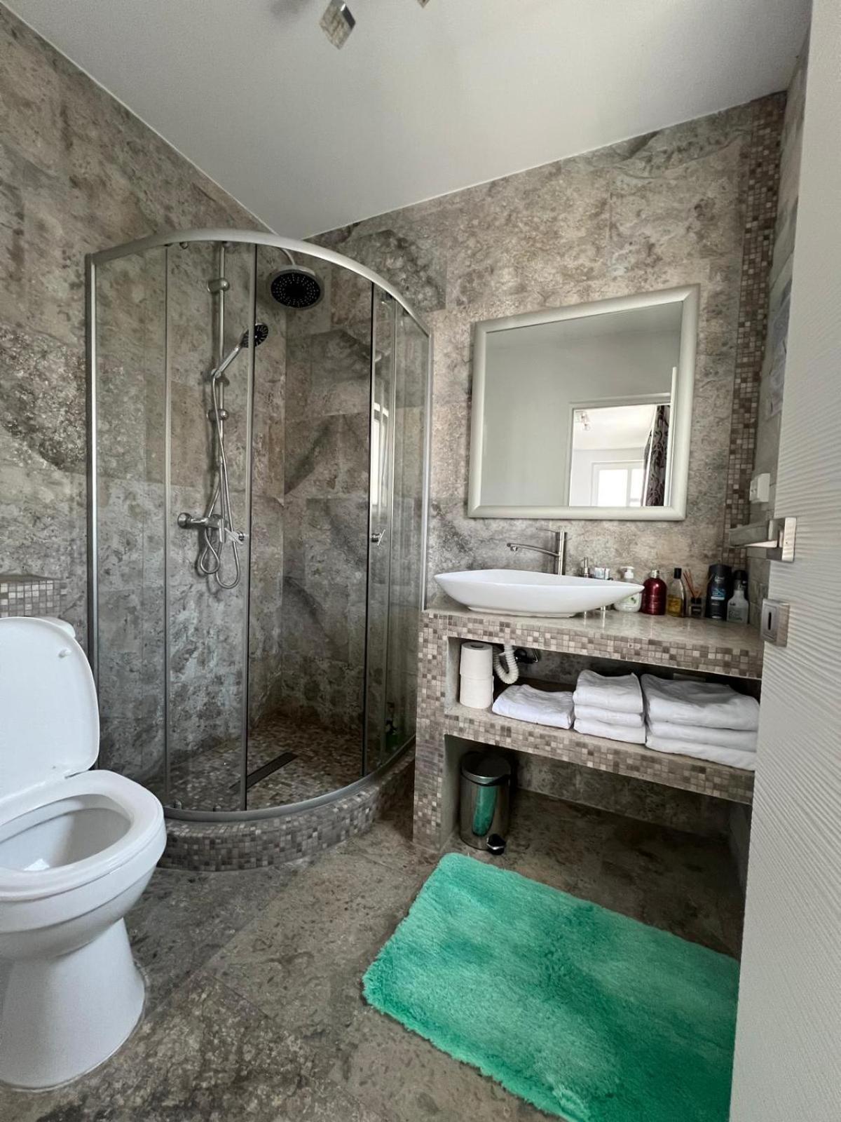 Luxus Cluj Airport Apartments Luaran gambar