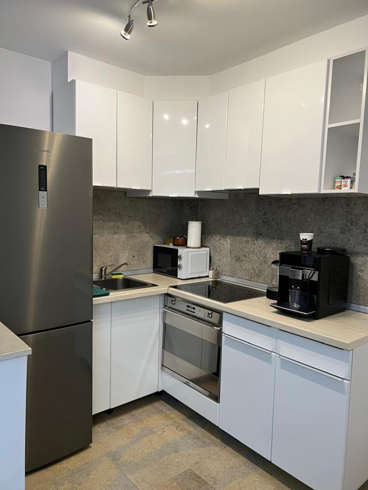 Luxus Cluj Airport Apartments Luaran gambar