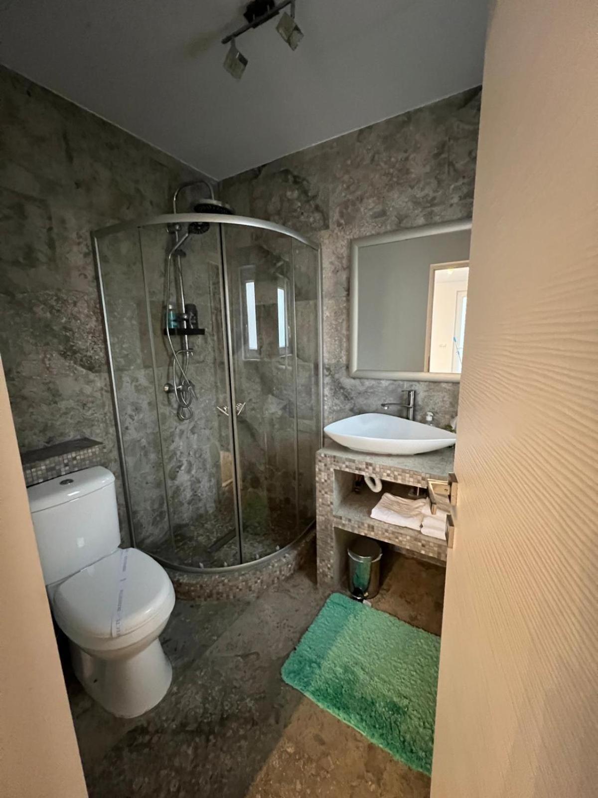 Luxus Cluj Airport Apartments Luaran gambar
