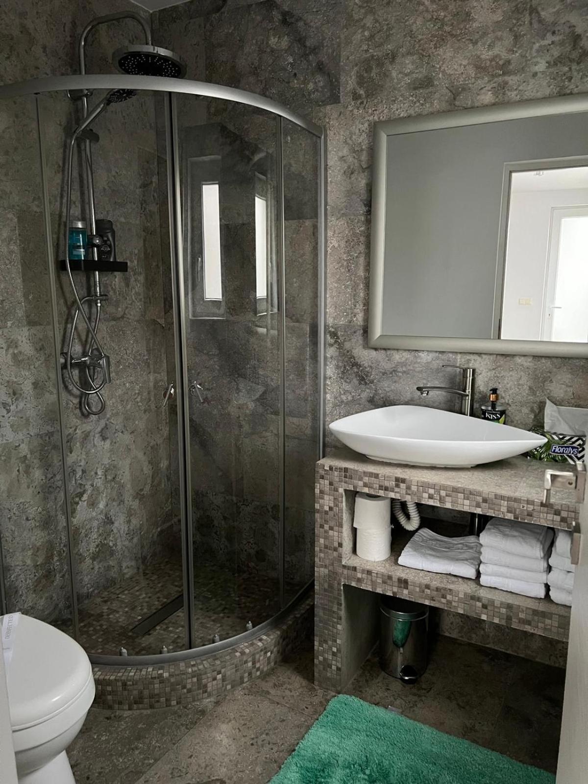 Luxus Cluj Airport Apartments Luaran gambar