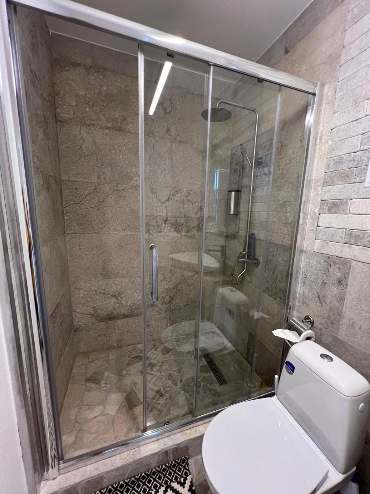 Luxus Cluj Airport Apartments Luaran gambar