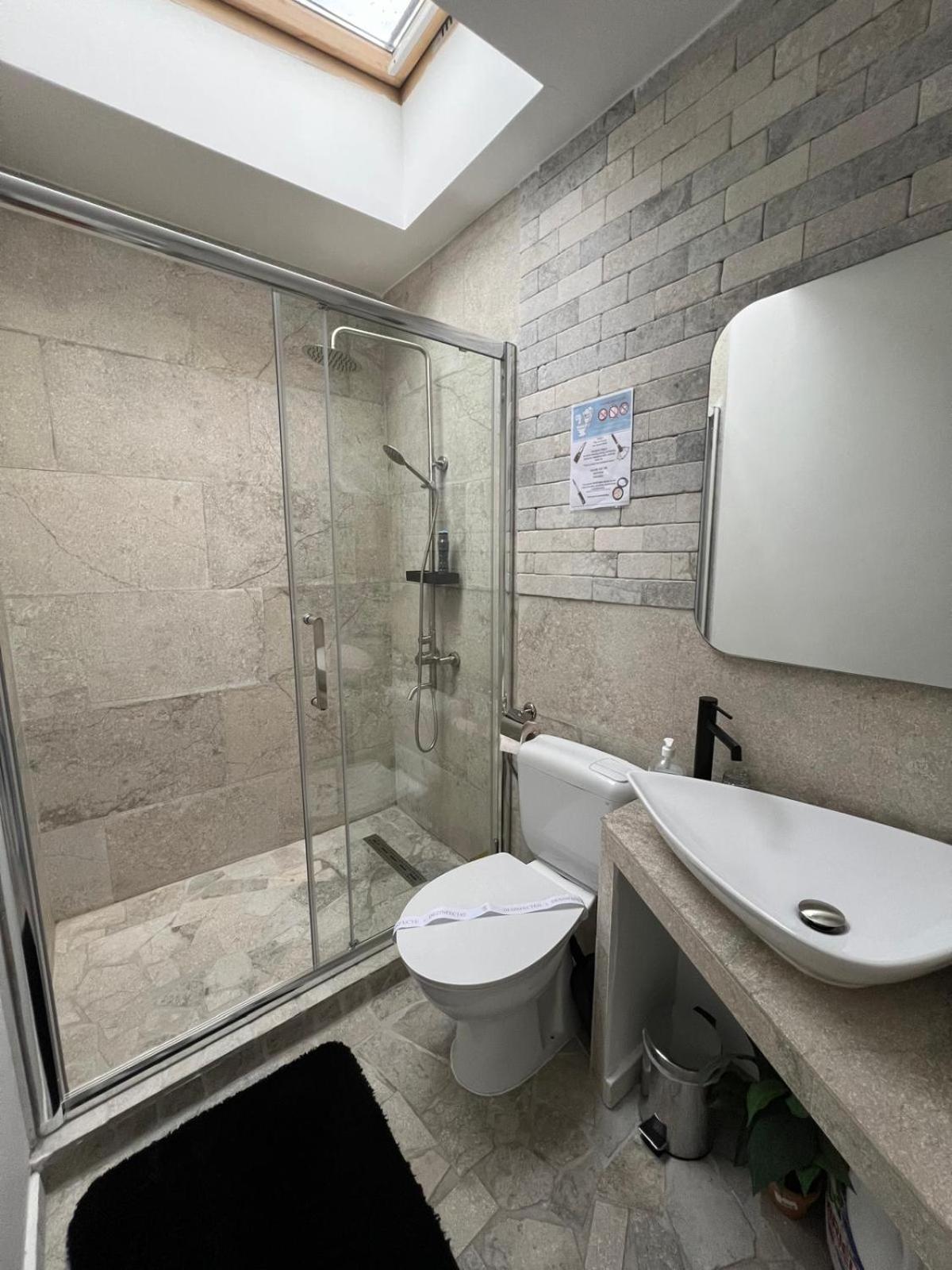 Luxus Cluj Airport Apartments Luaran gambar