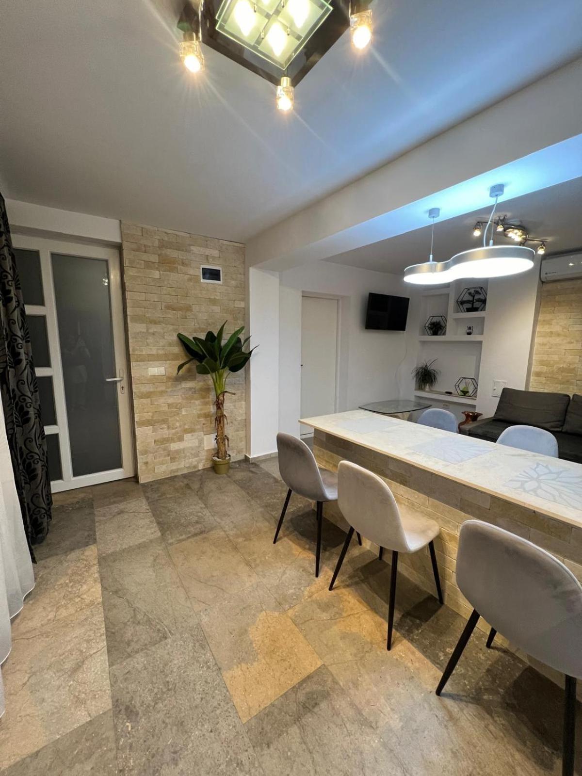 Luxus Cluj Airport Apartments Luaran gambar