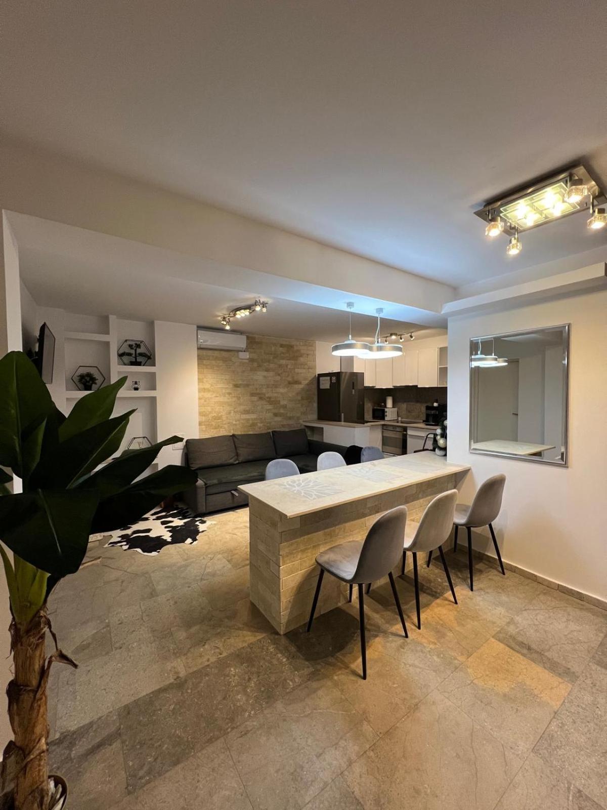 Luxus Cluj Airport Apartments Luaran gambar