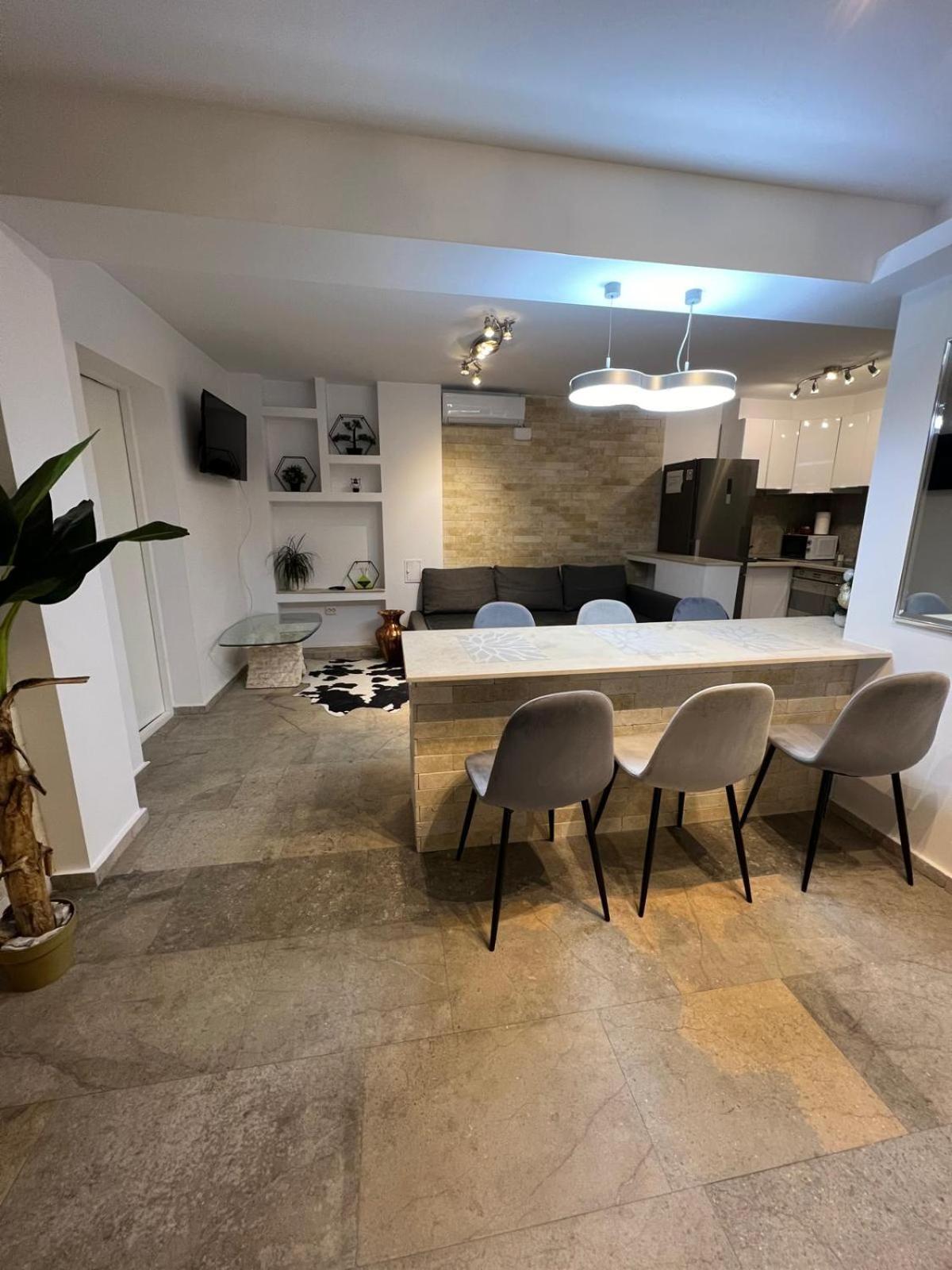 Luxus Cluj Airport Apartments Luaran gambar