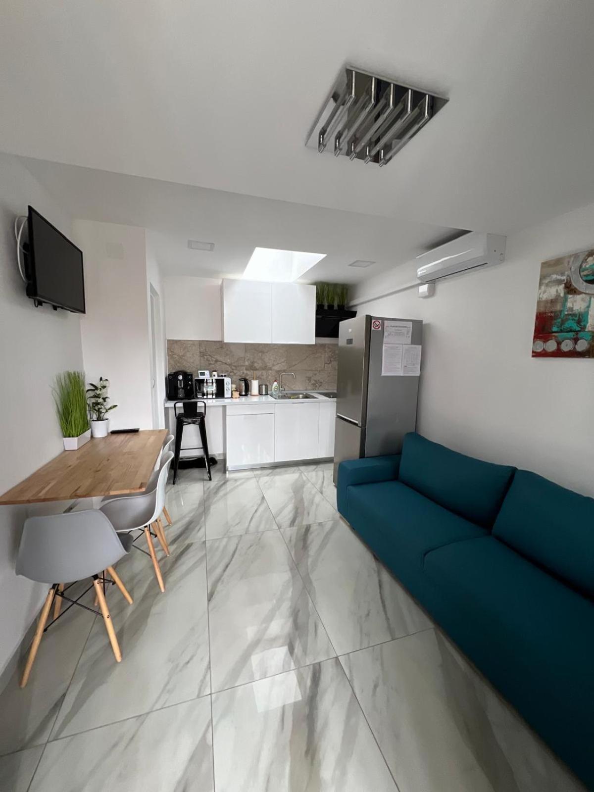 Luxus Cluj Airport Apartments Luaran gambar